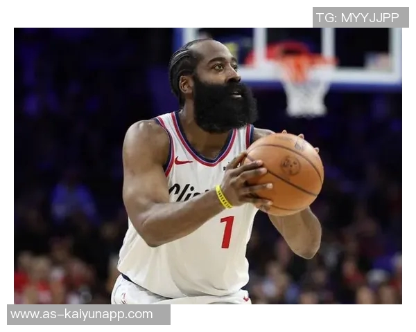 哈登36岁依旧拼搏51分钟赛场上的孤独与坚持让人心疼