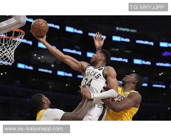 字母哥高效表现仅用19分钟砍下29分8板2助2断正负值高达27